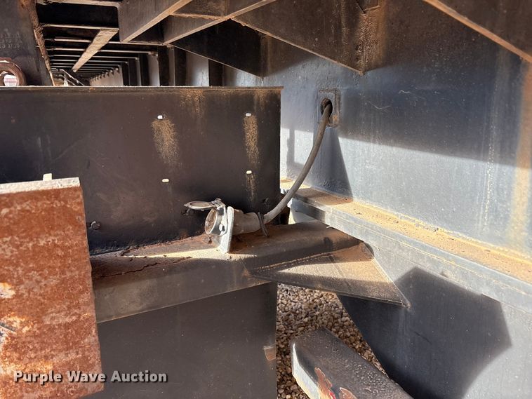 image for item EF6277 2011 Great Dane flatbed trailer