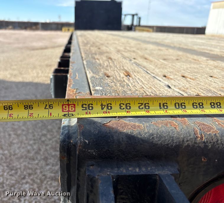 image for item EF6277 2011 Great Dane flatbed trailer