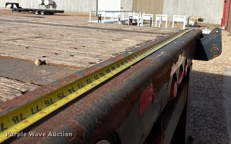 image for item EF6277 2011 Great Dane flatbed trailer