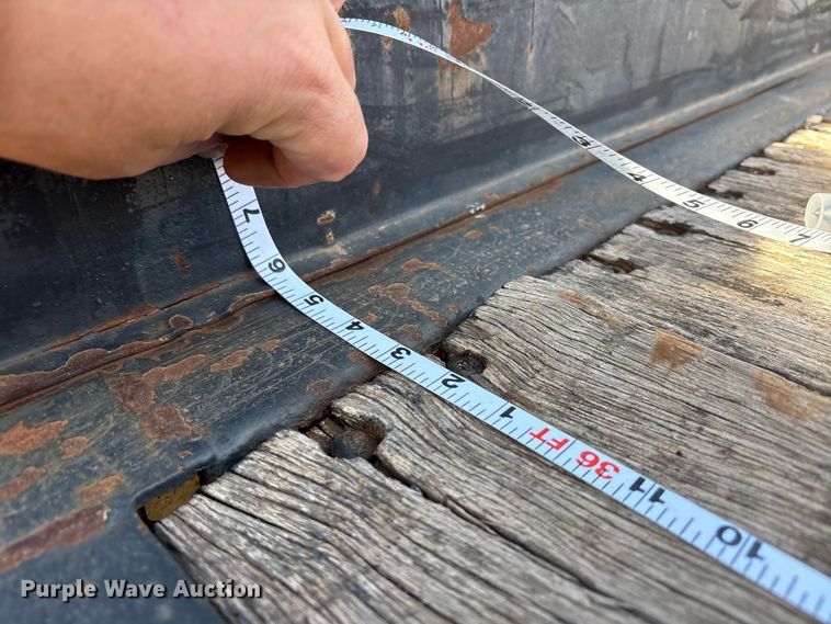 image for item EF6277 2011 Great Dane flatbed trailer