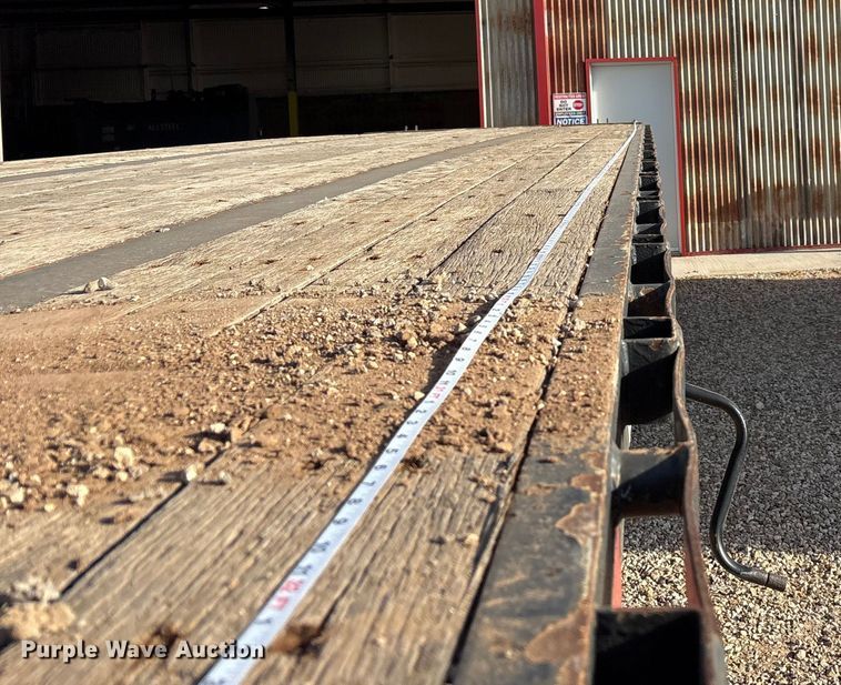 image for item EF6277 2011 Great Dane flatbed trailer