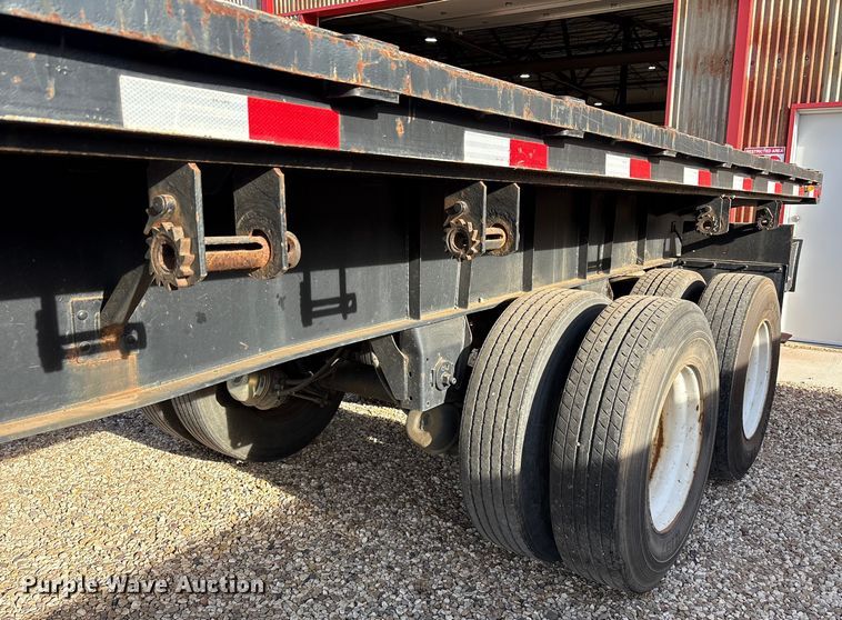 image for item EF6277 2011 Great Dane flatbed trailer