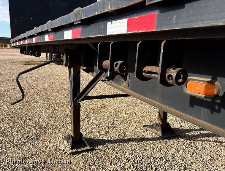 image for item EF6277 2011 Great Dane flatbed trailer
