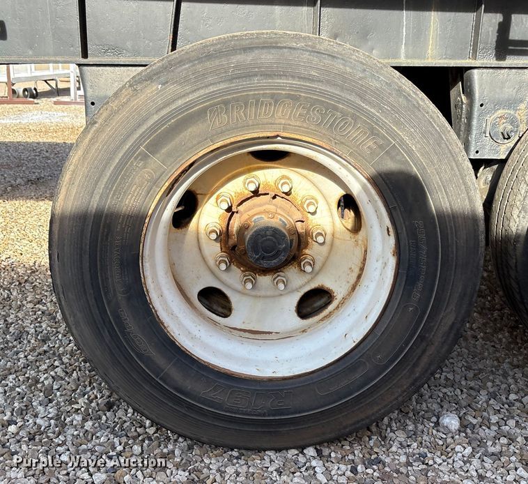 image for item EF6277 2011 Great Dane flatbed trailer