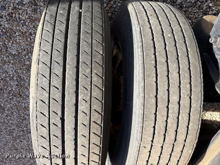 image for item EF6277 2011 Great Dane flatbed trailer