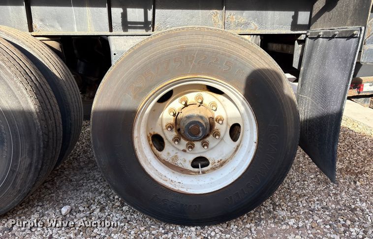 image for item EF6277 2011 Great Dane flatbed trailer