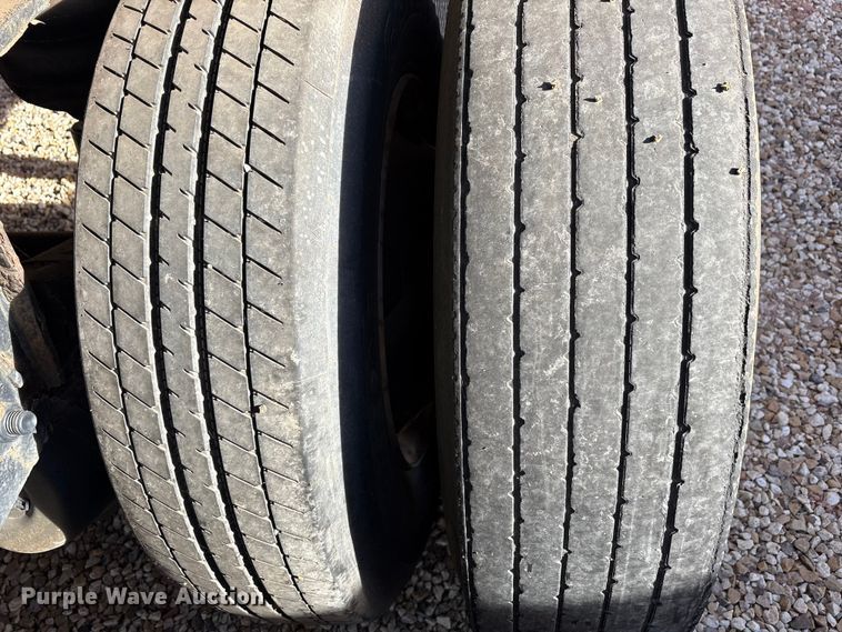 image for item EF6277 2011 Great Dane flatbed trailer