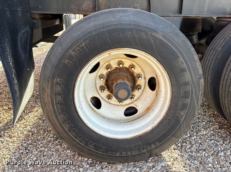 image for item EF6277 2011 Great Dane flatbed trailer