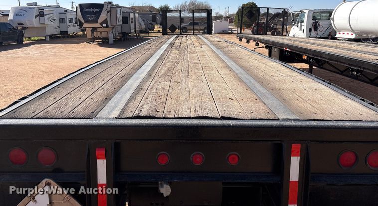 image for item EF6304 1999 Fountaine flatbed trailer