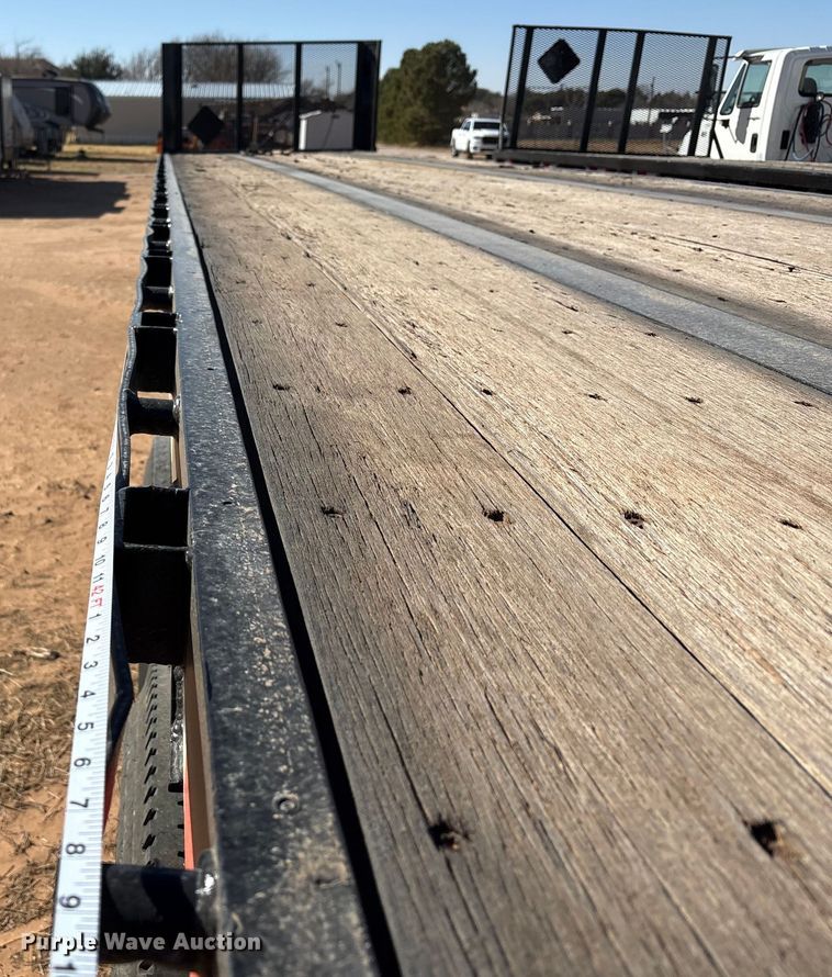 image for item EF6304 1999 Fountaine flatbed trailer