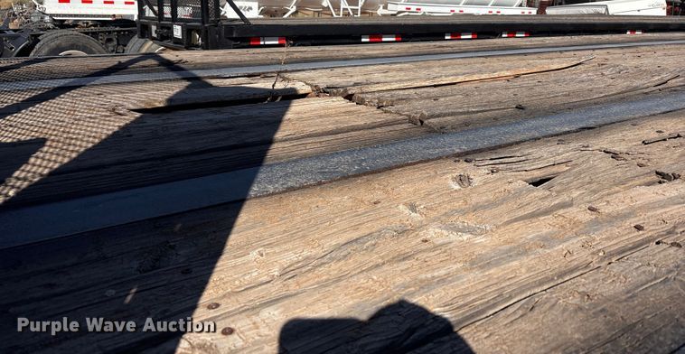 image for item EF6304 1999 Fountaine flatbed trailer