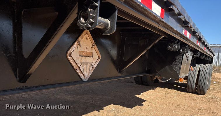 image for item EF6304 1999 Fountaine flatbed trailer