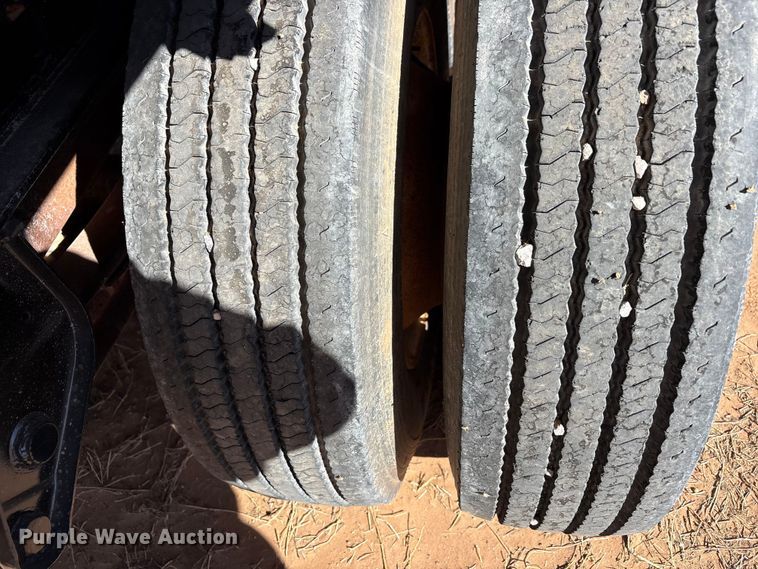 image for item EF6304 1999 Fountaine flatbed trailer