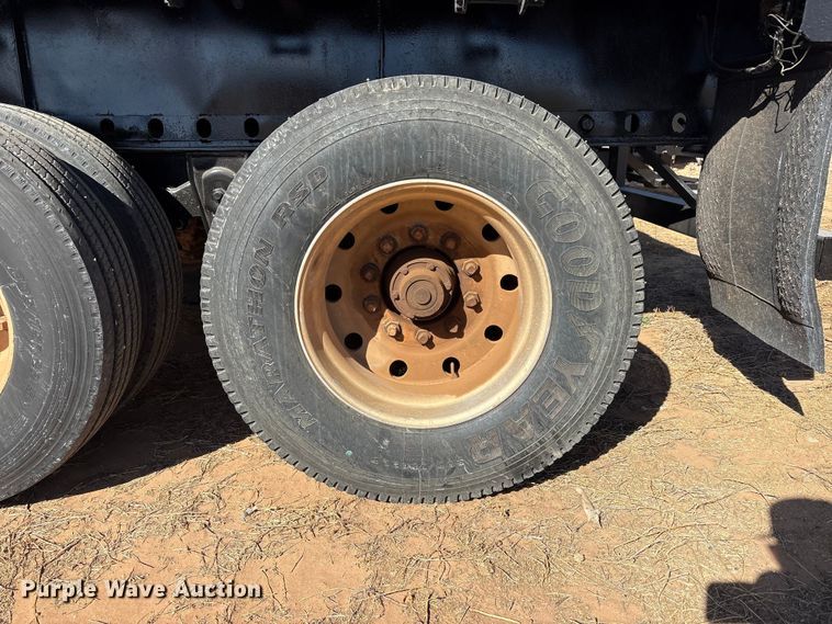 image for item EF6304 1999 Fountaine flatbed trailer