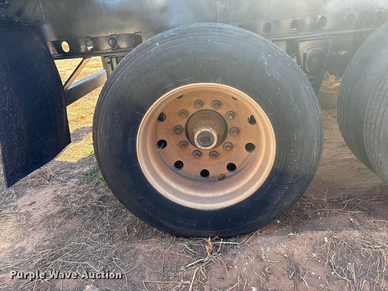 image for item EF6304 1999 Fountaine flatbed trailer