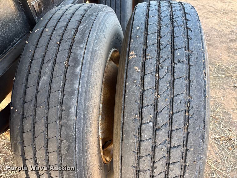 image for item EF6304 1999 Fountaine flatbed trailer