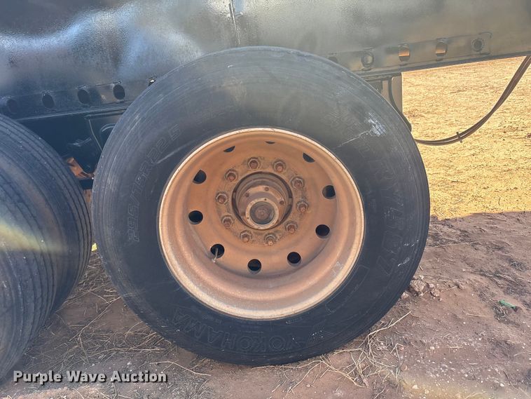 image for item EF6304 1999 Fountaine flatbed trailer