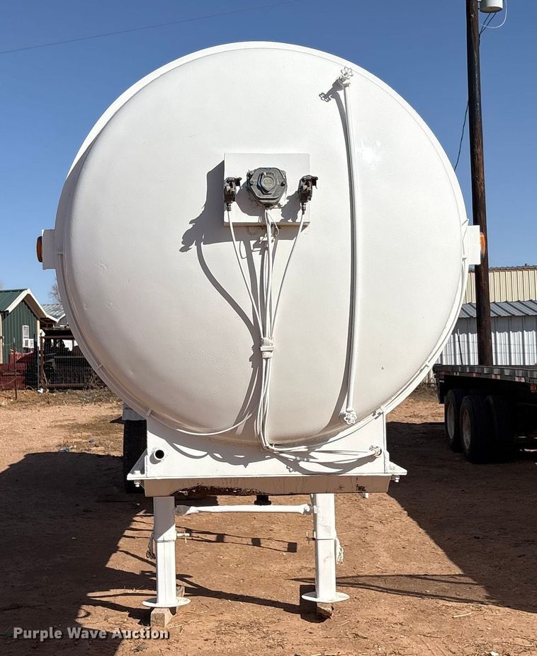 image for item EF6306 2007 Shop Built 130BBL vacuum trailer