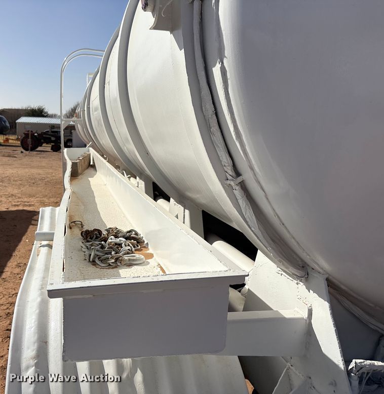 image for item EF6306 2007 Shop Built 130BBL vacuum trailer