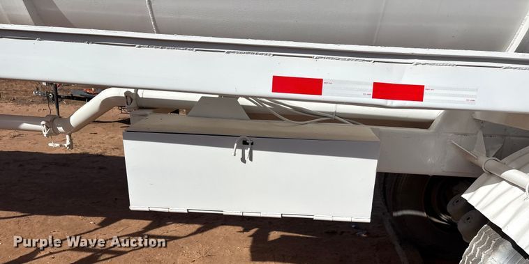 image for item EF6306 2007 Shop Built 130BBL vacuum trailer