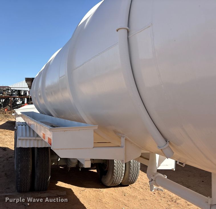 image for item EF6306 2007 Shop Built 130BBL vacuum trailer