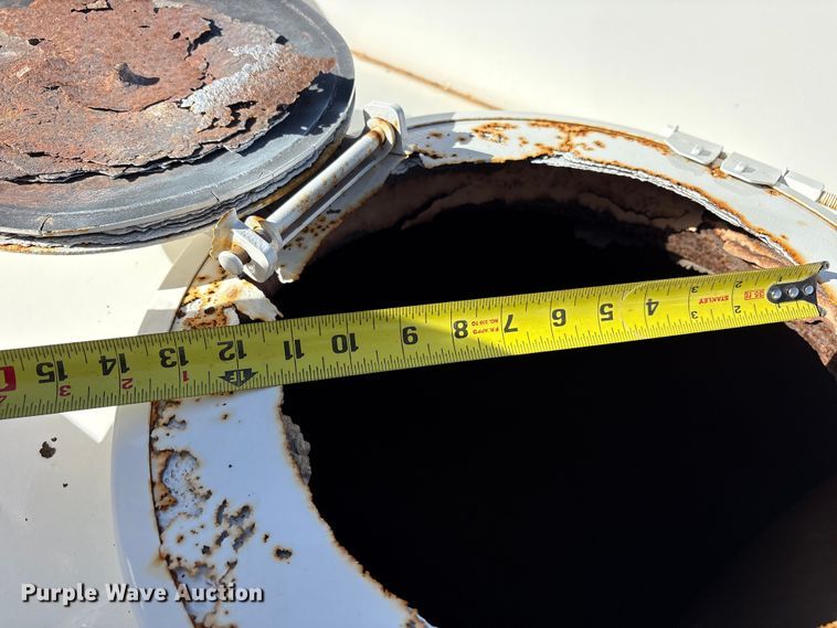 image for item EF6306 2007 Shop Built 130BBL vacuum trailer