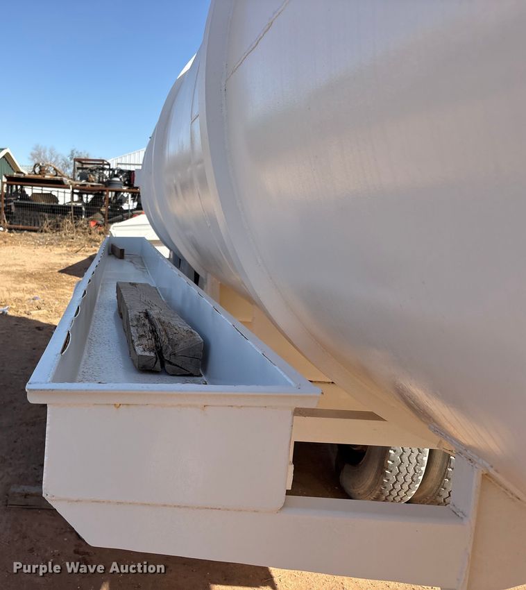 image for item EF6306 2007 Shop Built 130BBL vacuum trailer