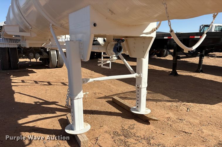 image for item EF6306 2007 Shop Built 130BBL vacuum trailer