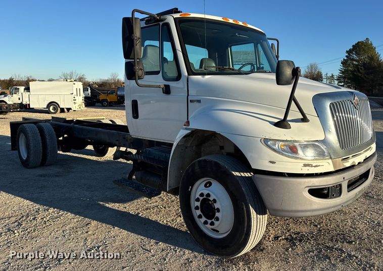 image for item EN0789 2011 International 4300 truck cab and chassis