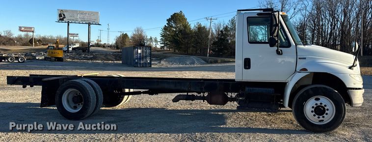image for item EN0789 2011 International 4300 truck cab and chassis
