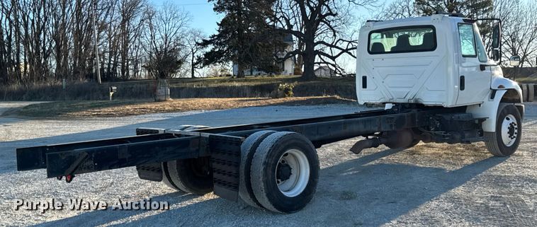 image for item EN0789 2011 International 4300 truck cab and chassis