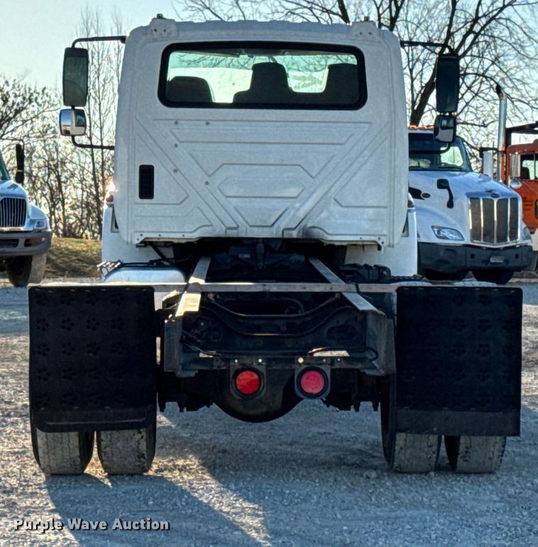 image for item EN0789 2011 International 4300 truck cab and chassis