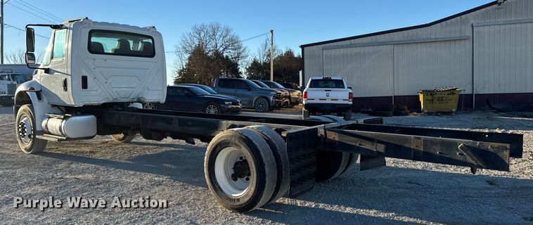 image for item EN0789 2011 International 4300 truck cab and chassis