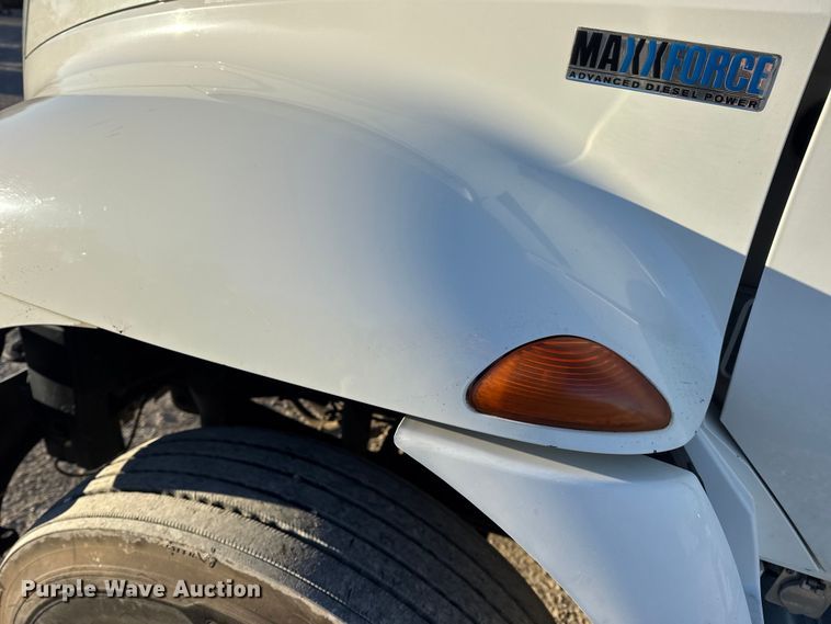 image for item EN0789 2011 International 4300 truck cab and chassis