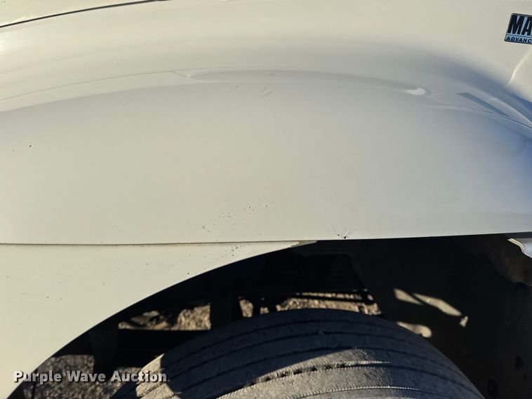 image for item EN0789 2011 International 4300 truck cab and chassis