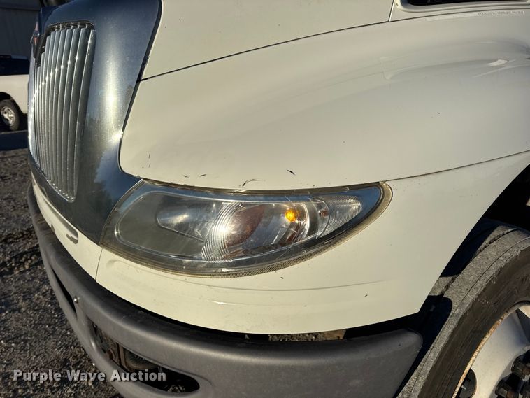 image for item EN0789 2011 International 4300 truck cab and chassis