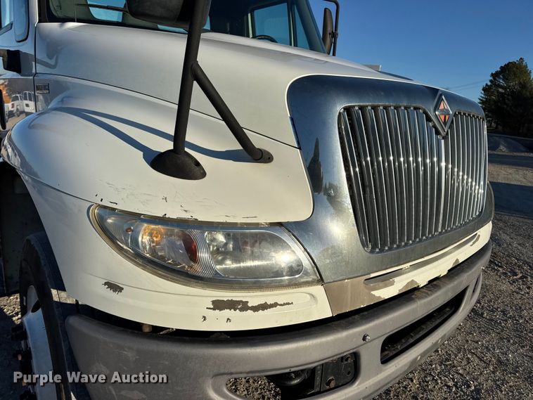 image for item EN0789 2011 International 4300 truck cab and chassis