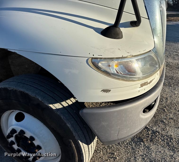 image for item EN0789 2011 International 4300 truck cab and chassis