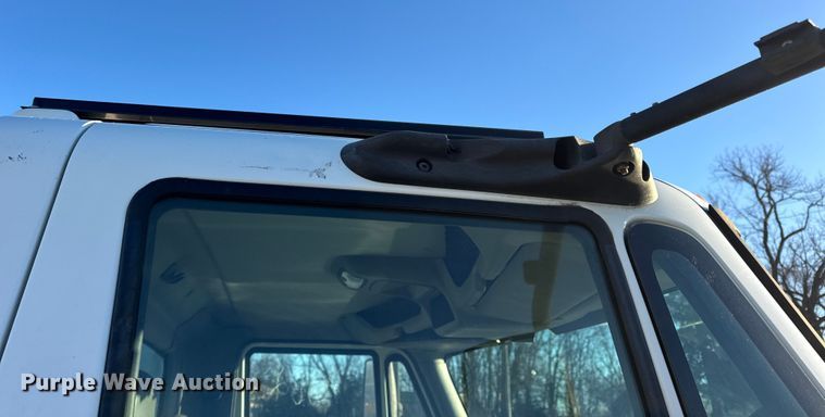 image for item EN0789 2011 International 4300 truck cab and chassis