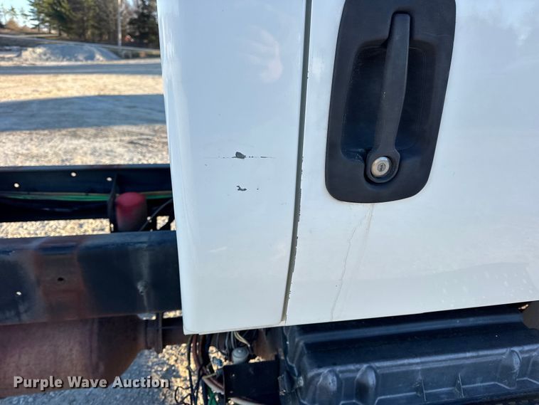 image for item EN0789 2011 International 4300 truck cab and chassis