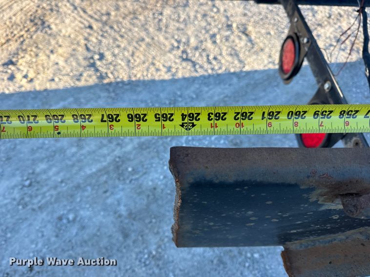 image for item EN0789 2011 International 4300 truck cab and chassis