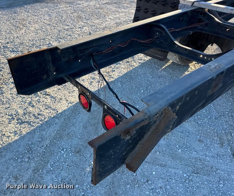 image for item EN0789 2011 International 4300 truck cab and chassis