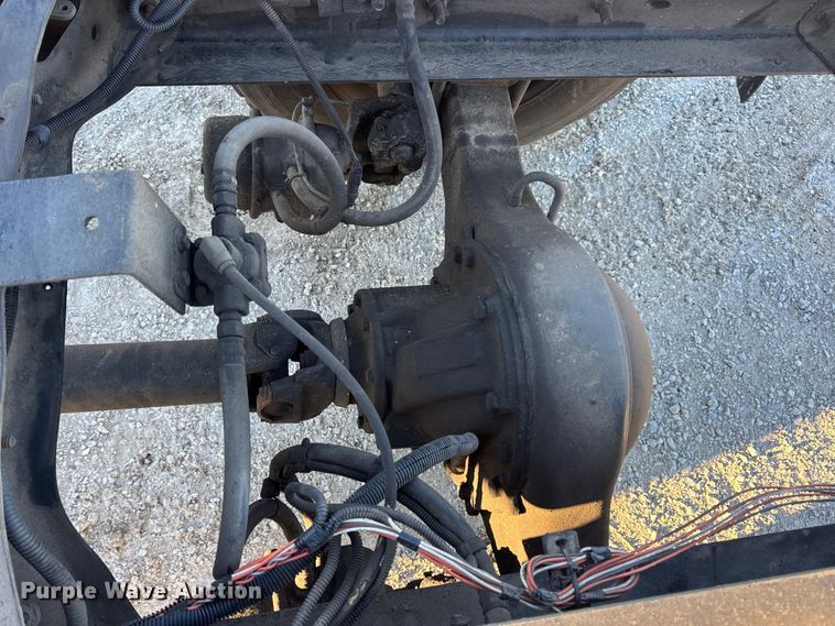 image for item EN0789 2011 International 4300 truck cab and chassis