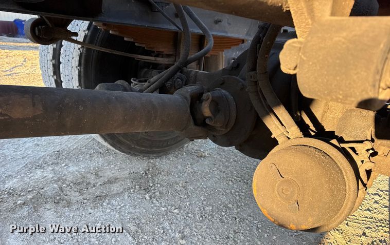 image for item EN0789 2011 International 4300 truck cab and chassis