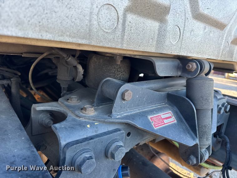 image for item EN0789 2011 International 4300 truck cab and chassis