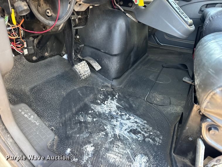 image for item EN0789 2011 International 4300 truck cab and chassis