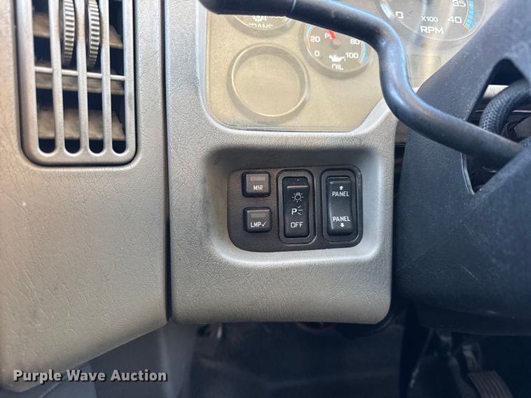 image for item EN0789 2011 International 4300 truck cab and chassis