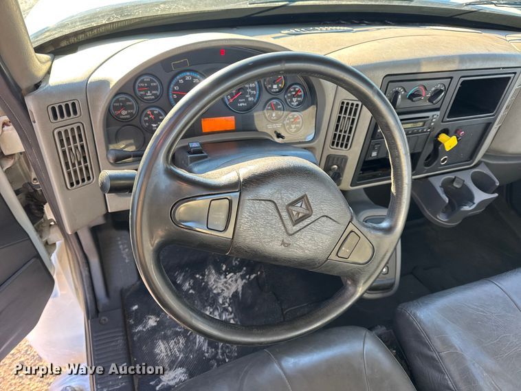 image for item EN0789 2011 International 4300 truck cab and chassis