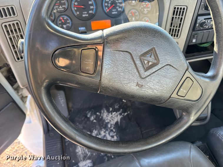 image for item EN0789 2011 International 4300 truck cab and chassis