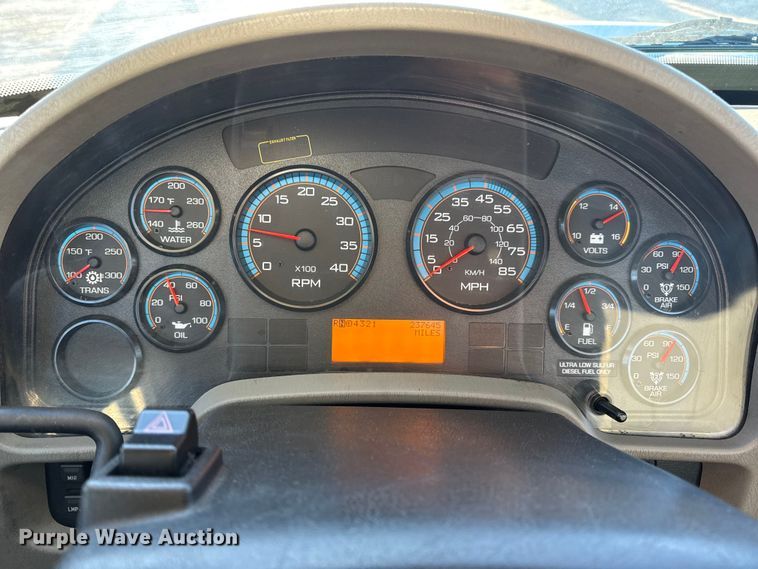 image for item EN0789 2011 International 4300 truck cab and chassis